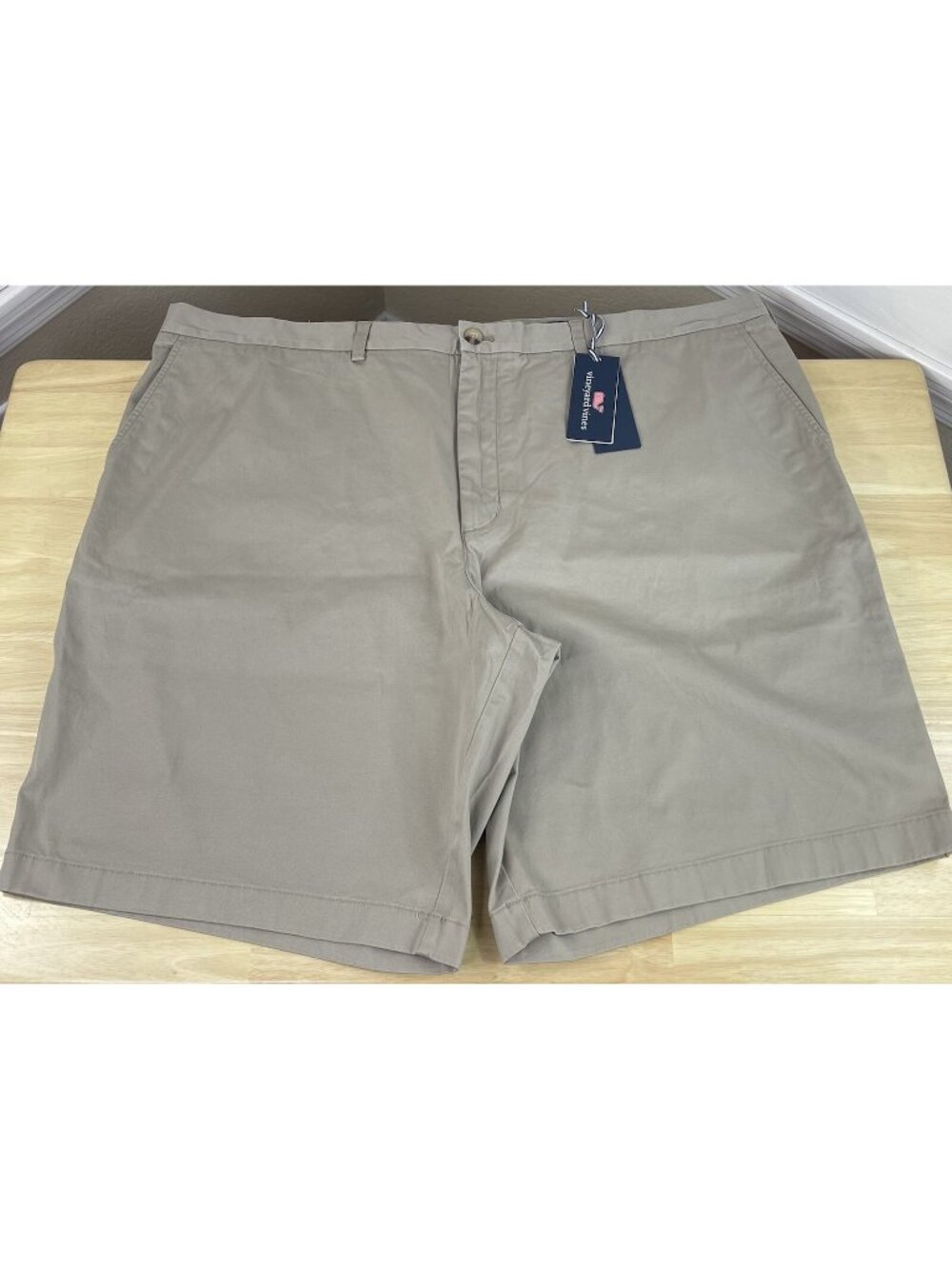 Vineyard Vines Khaki 11’’ Stretch Breaker Shorts - Men’s Size 50XB - NWT $85